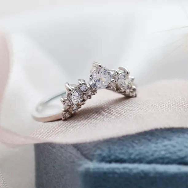 Curved wedding ring full of diamonds FIESTA Image