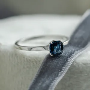 Gold ring with cushion blue sapphire NEEL Thumbnail