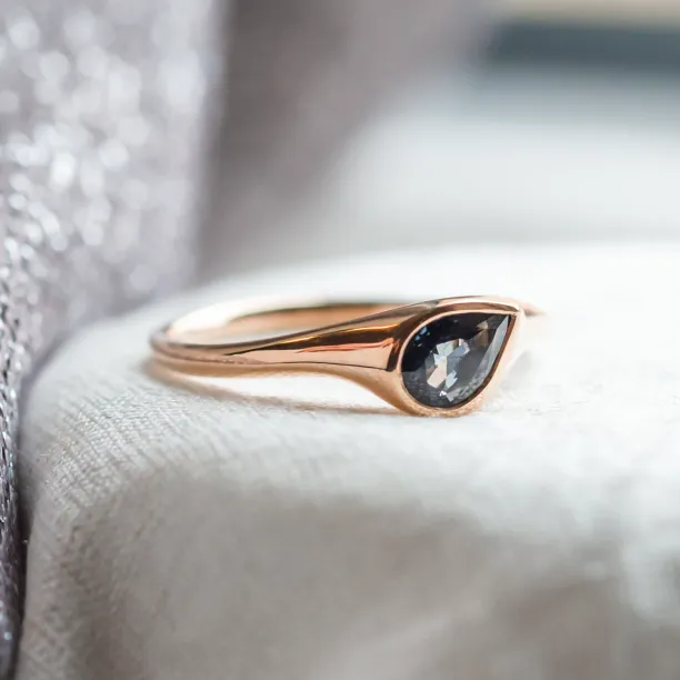 Gold ring with pear blue sapphire DREW Image