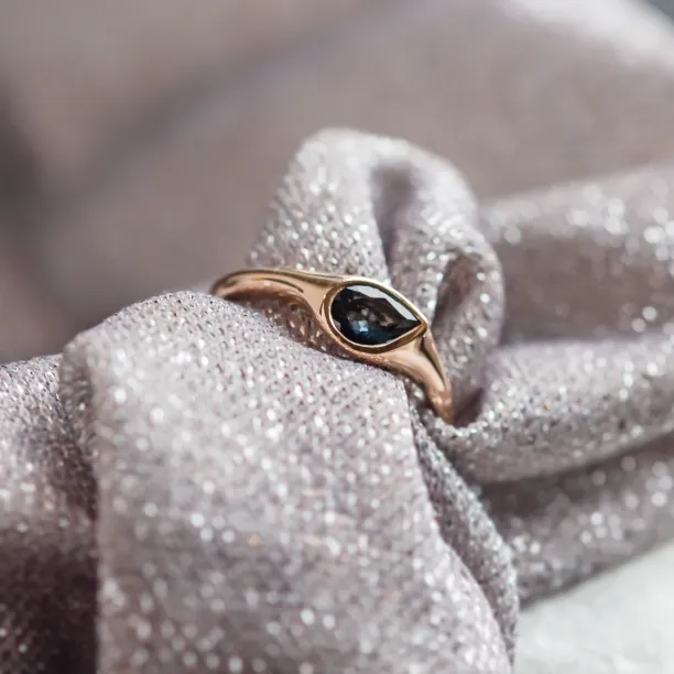 Gold ring with pear blue sapphire DREW Image