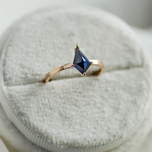 Gold ring with kite blue lab grown sapphire KODA Image
