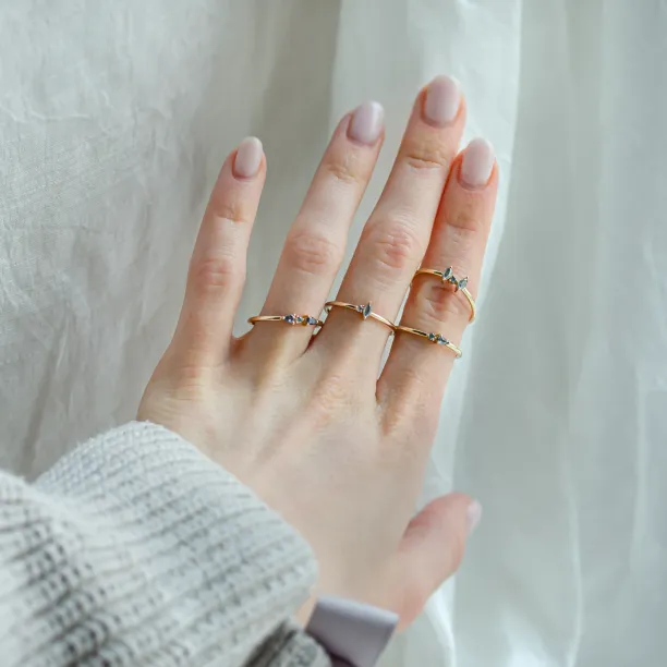 Tiny gold ring with salt and pepper diamonds FREY Image