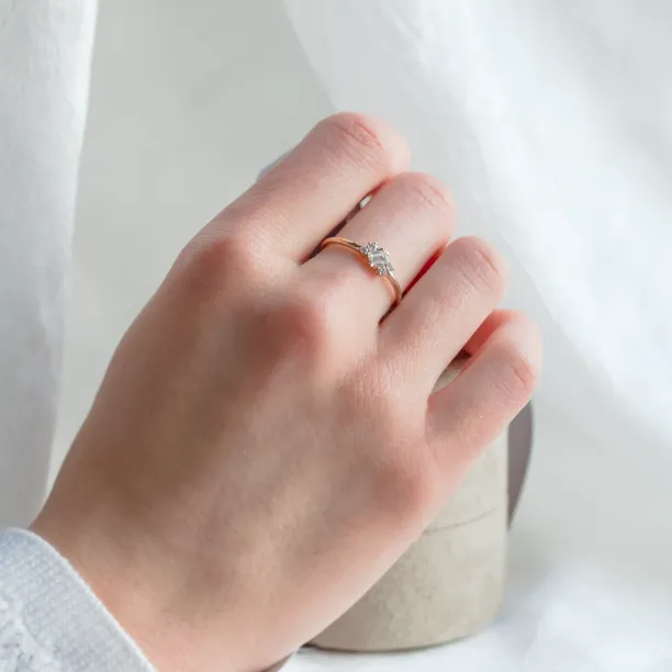 Gold cluster ring with moissanites BERNADETTE Image