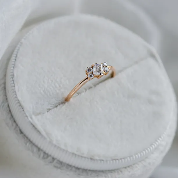 Gold cluster ring with moissanites BERNADETTE Image