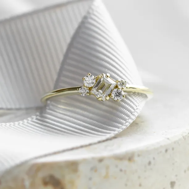 Gold cluster ring with moissanites BERNADETTE Image