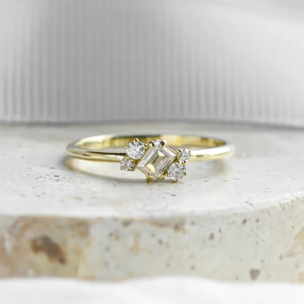 Gold cluster ring with moissanites BERNADETTE Image