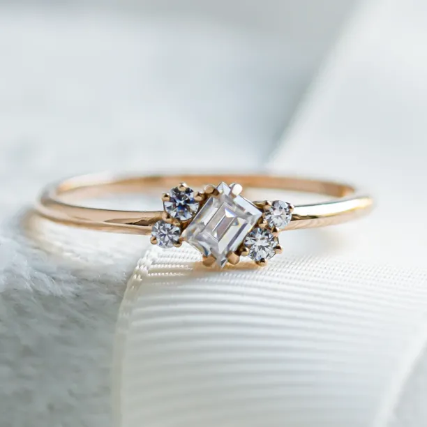 Gold cluster ring with moissanites BERNADETTE Image