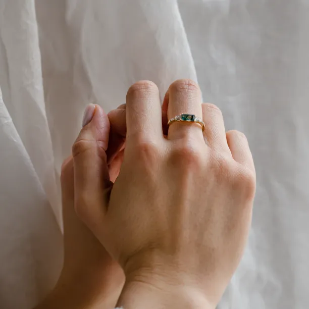 Ring in art deco style with moss agate and moissanites DINETH Image