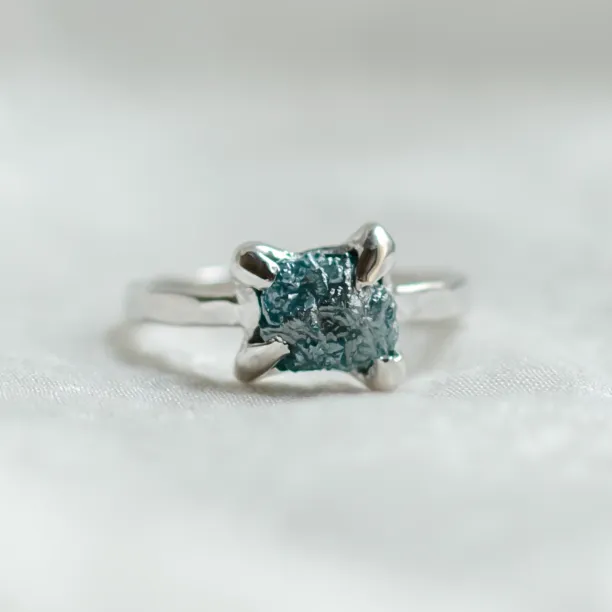 Gold ring with blue raw diamond and hammered surface SEA Image