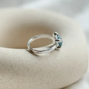 Gold ring with blue raw diamond and hammered surface SEA Thumbnail