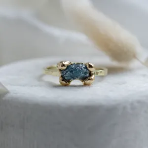 Gold ring with blue raw diamond and hammered surface SEA Thumbnail