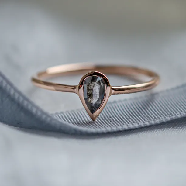 Minimalist engagement ring with pear salt and pepper diamond LAELIA Image