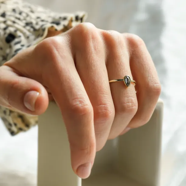 Minimalist engagement ring with pear salt and pepper diamond LAELIA Image