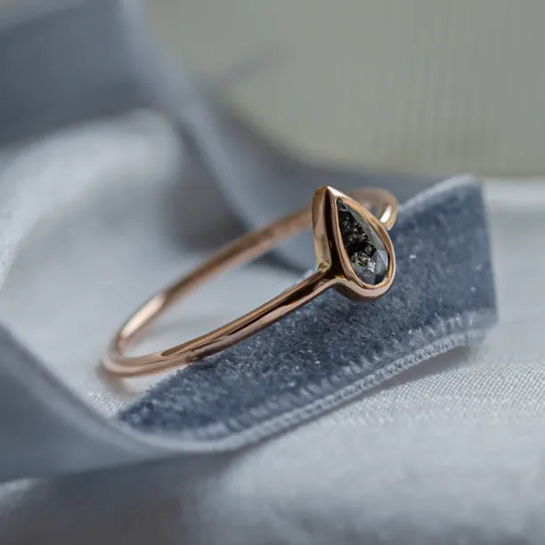 Minimalist engagement ring with pear salt and pepper diamond LAELIA Image