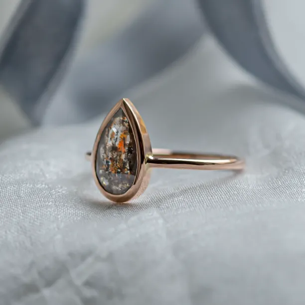 Ring with big salt and pepper diamond FLAVIA Image