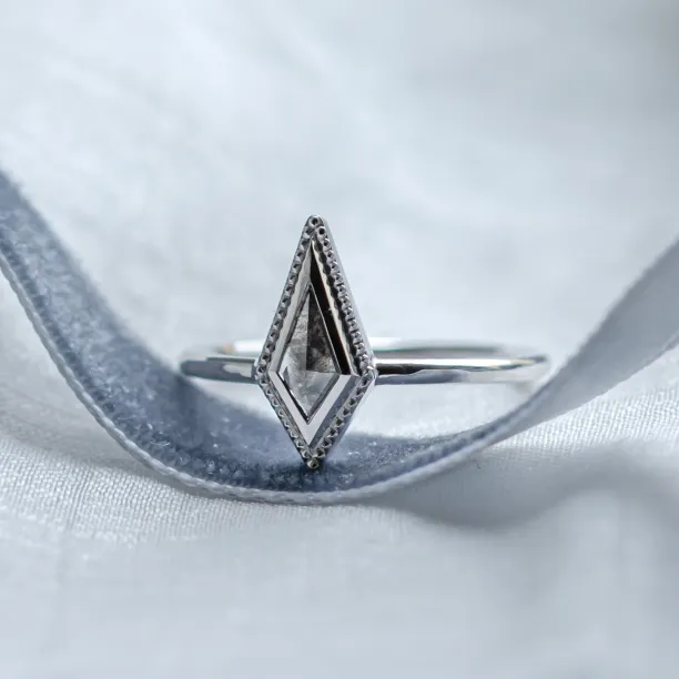 Vintage kite salt and pepper diamond ring LIVIA Image