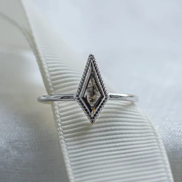 Vintage kite salt and pepper diamond ring LIVIA Image