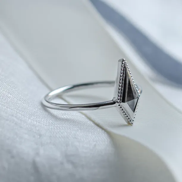 Vintage kite salt and pepper diamond ring LIVIA Image