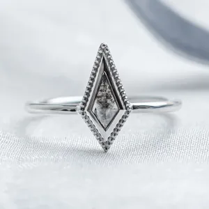 Vintage kite salt and pepper diamond ring LIVIA Thumbnail
