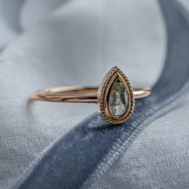 Ring with in vintage style with salt and pepper diamond ANTONIA Image