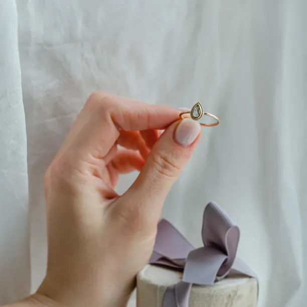 Ring with in vintage style with salt and pepper diamond ANTONIA Image