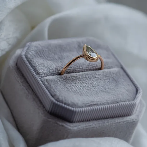 Ring with in vintage style with salt and pepper diamond ANTONIA Image