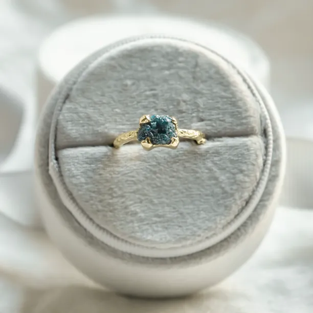Gold ring with blue raw diamond and unusual rim SKY Image