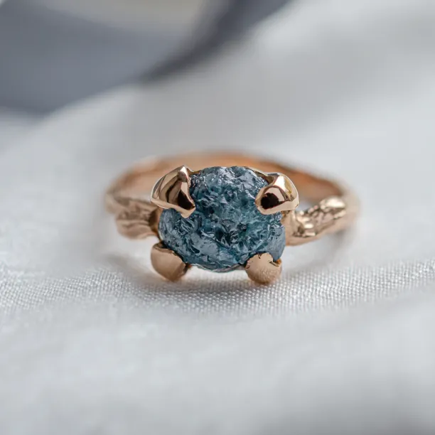 Gold ring with blue raw diamond and unusual rim SKY Image