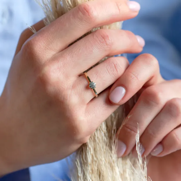 Romantic engagement ring full of moissanites CAMILLIA Image