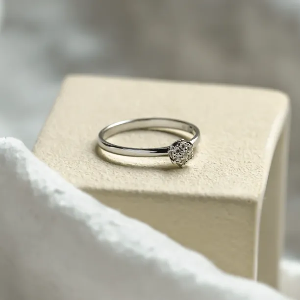 Romantic engagement ring full of moissanites CAMILLIA Image