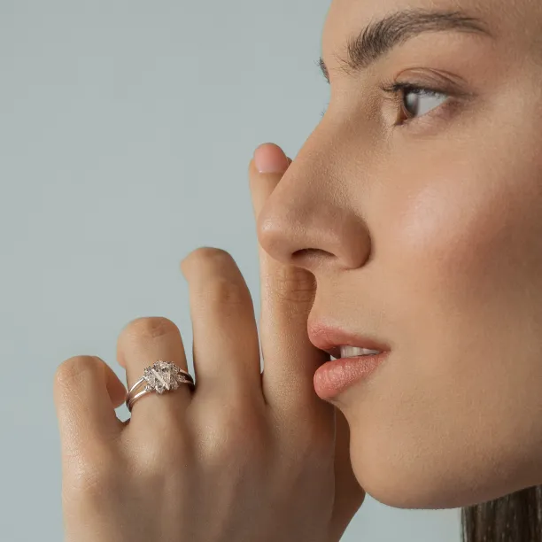 Vintage engagement ring in gold with moissanites THEODORE Image