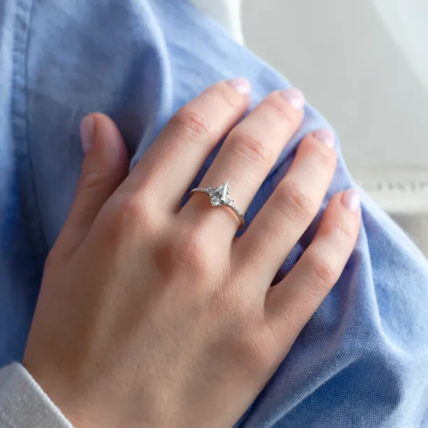 Luxury golg ring with moissanites ROGER Image