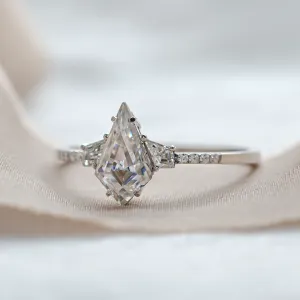 Luxury golg ring with moissanites ROGER Thumbnail