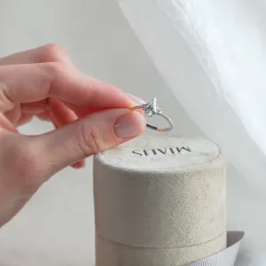 Luxury golg ring with moissanites ROGER Thumbnail