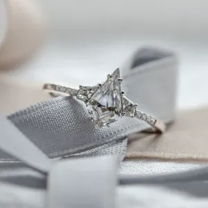 Luxury golg ring with moissanites ROGER Thumbnail