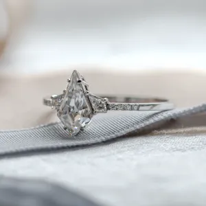 Luxury golg ring with moissanites ROGER Thumbnail