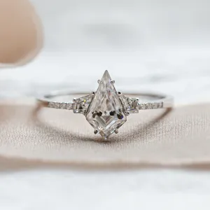 Luxury golg ring with moissanites ROGER