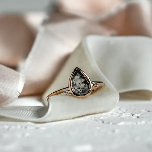Cluster ring with salt and pepper diamonds KERELA Image