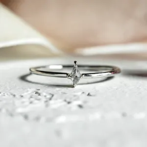 Minimalist ring with kite salt and pepper diamond KATE Thumbnail