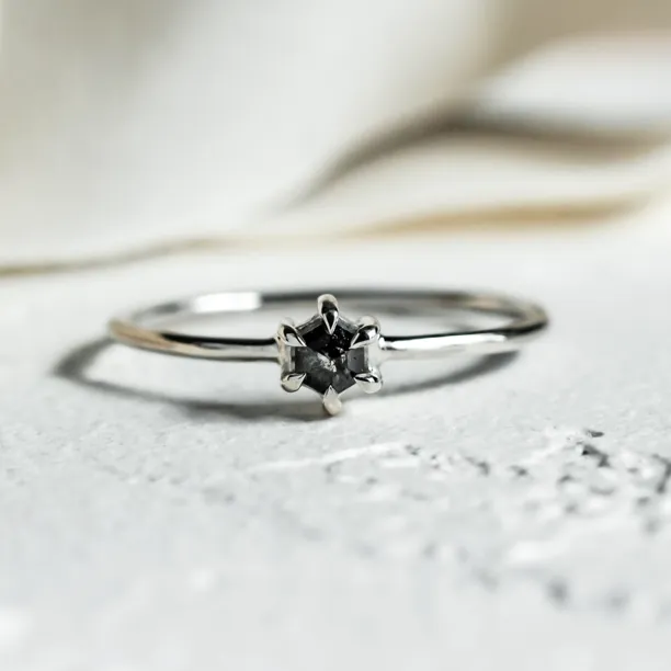 Minimalist ring with hexagon salt'n'pepper diamond HEXI Image