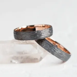 Black wedding rings with woodbark surface EBEN Thumbnail