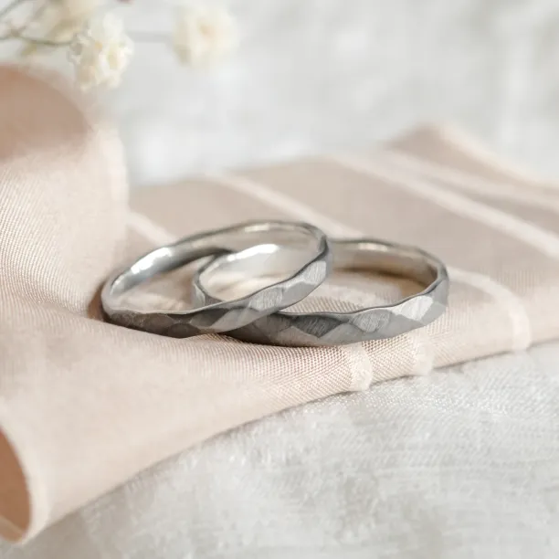 Black wedding bands in gold with hammered surface AZTEK Image