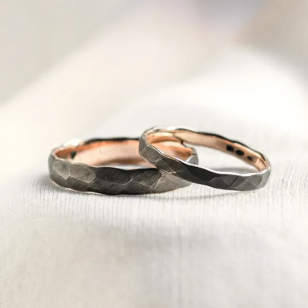 Black wedding bands in gold with hammered surface AZTEK Image