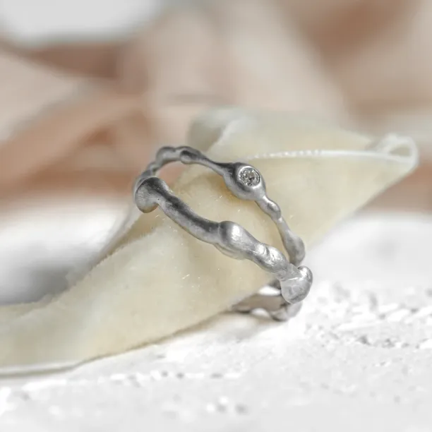 Curved wedding rings with diamond STIBI Image