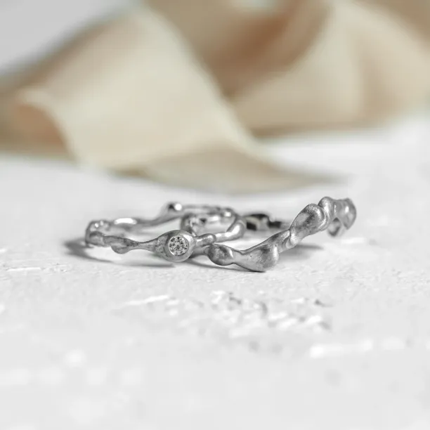 Curved wedding rings with diamond STIBI Image