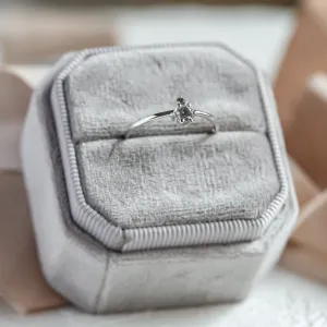 Minimalist cluster ring with salt and pepper diamonds VITTORIA Thumbnail