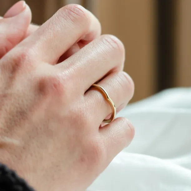 Minimalist curved wedding ring CATANIA Image