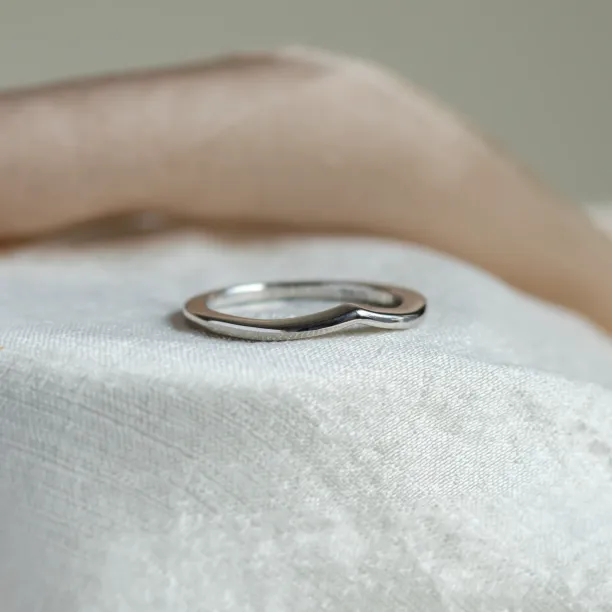 Minimalist curved wedding ring CATANIA Image