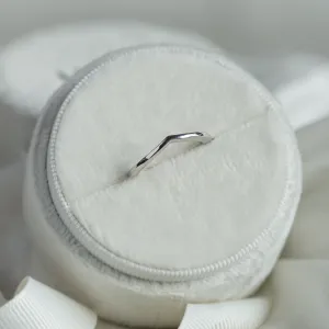 Minimalist curved wedding ring CATANIA Thumbnail
