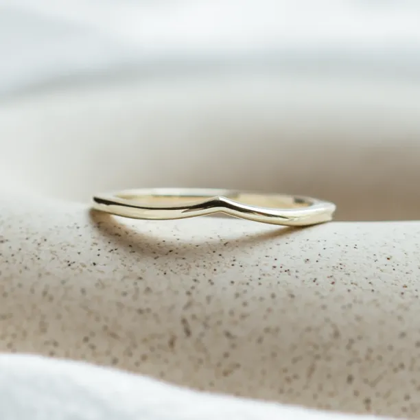 Minimalist curved wedding ring CATANIA Image